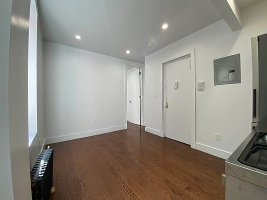 5th image of 1448 Amsterdam Ave #21