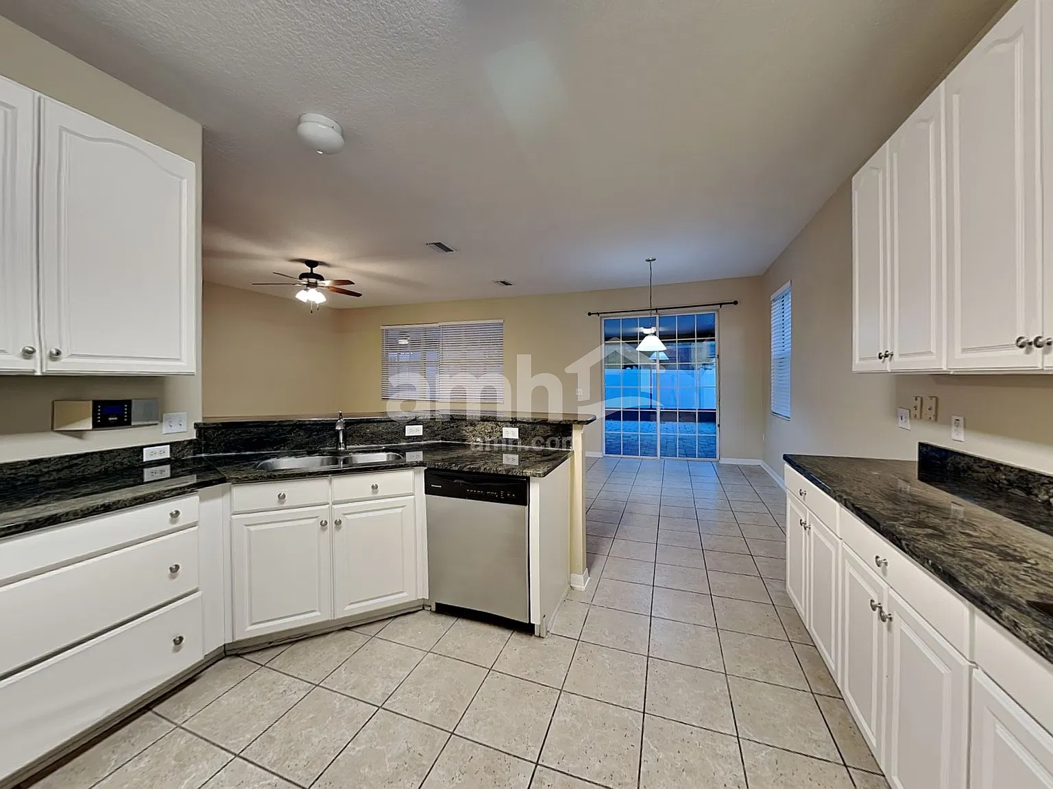 5 bed, 2.5 bath, 3534 sqft, $3,195 — Photo 3