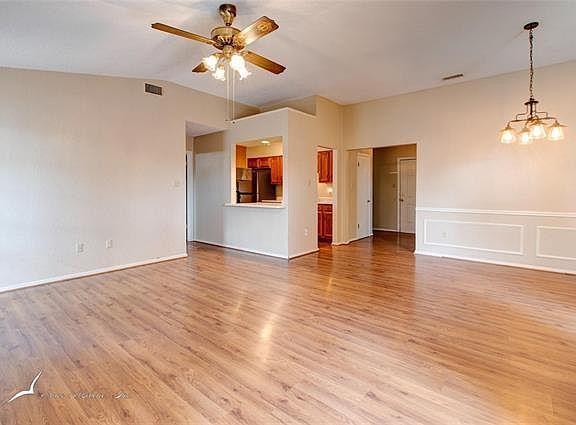 3rd image of 47 Shady Brook Cir