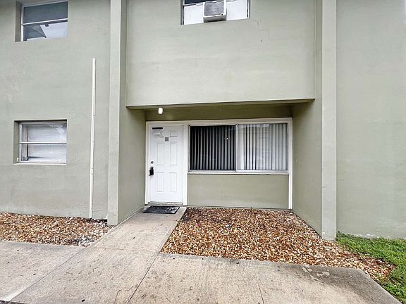 3rd image of 1852B Golf View Ave #21