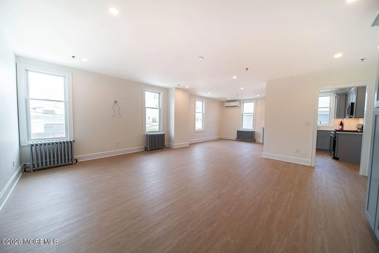 2 bed, $4,000 — Photo 2