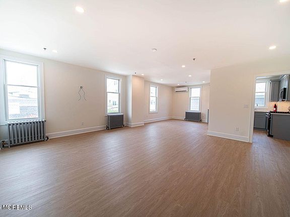 2nd image of 1125 E Ocean Ave #2A