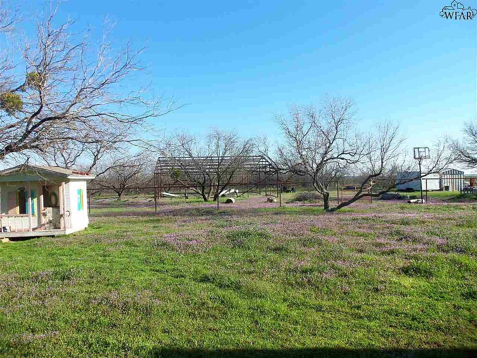 2nd image of 1052 Pitts Rd