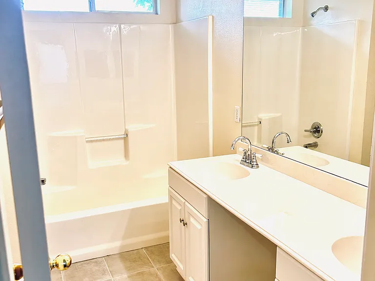 534 Meadow Ln — Photo 17
