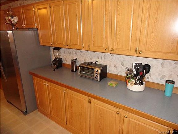 5th image of 125 Summerglen Dr