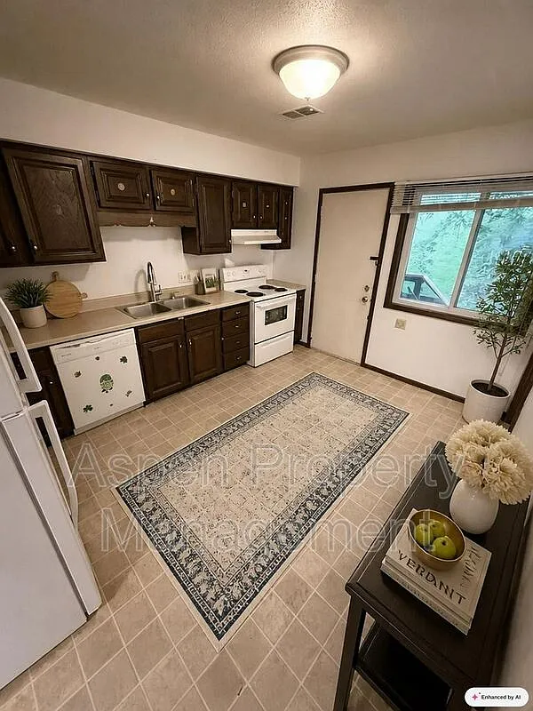 2 bed, 1.0 bath, 800 sqft, $750 — Photo 1