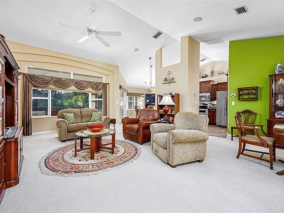 5th image of 54 Raleigh Dr