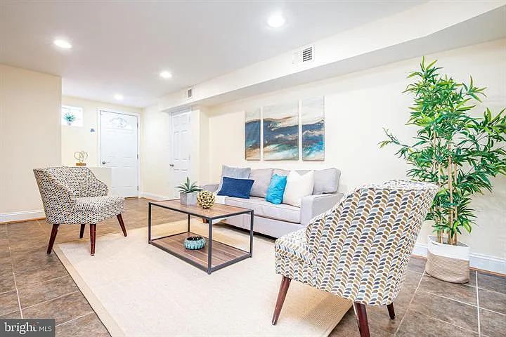 1439 G St NE — Photo 9