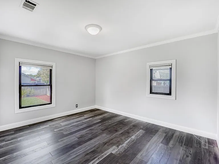 2239 Poplar Ave — Photo 5