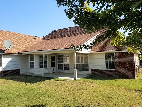 3rd image of 2321 Pheasant Dr
