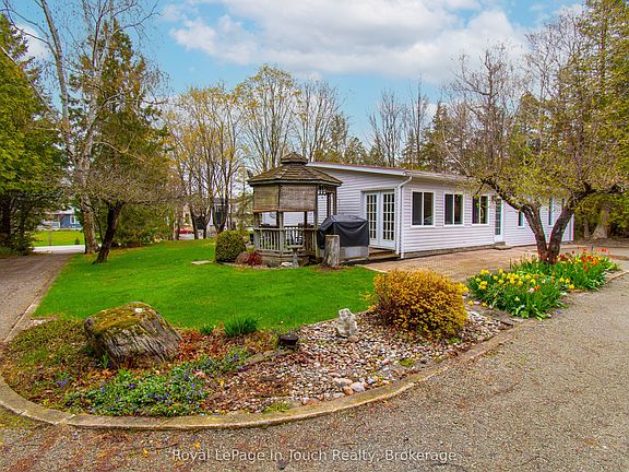 5th image of 2554 Champlain Rd