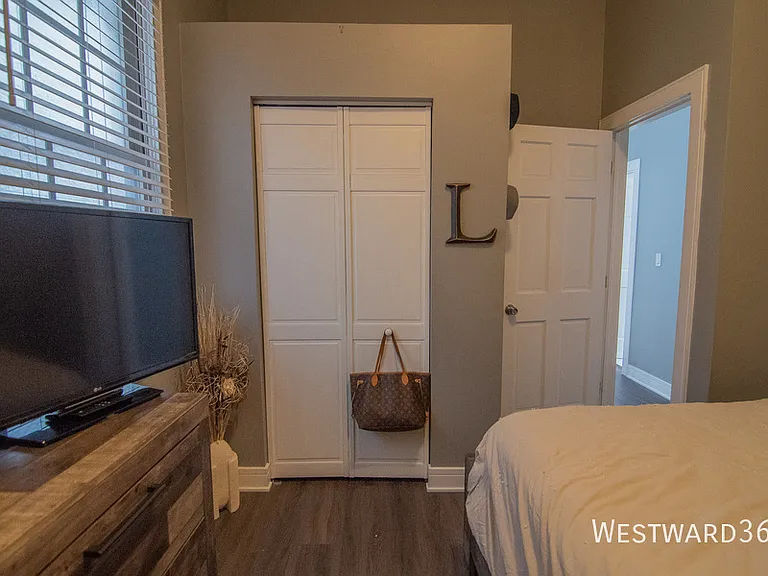 2733 N Wayne Ave #2 — Photo 7