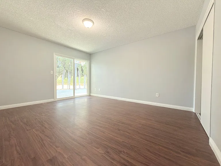9845 Hayvenhurst Ave — Photo 16