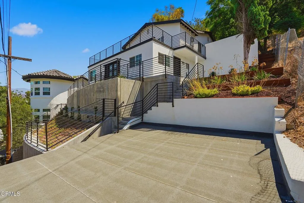 4 bed, 2.0 bath, 1954 sqft, $6,500 — Photo 1
