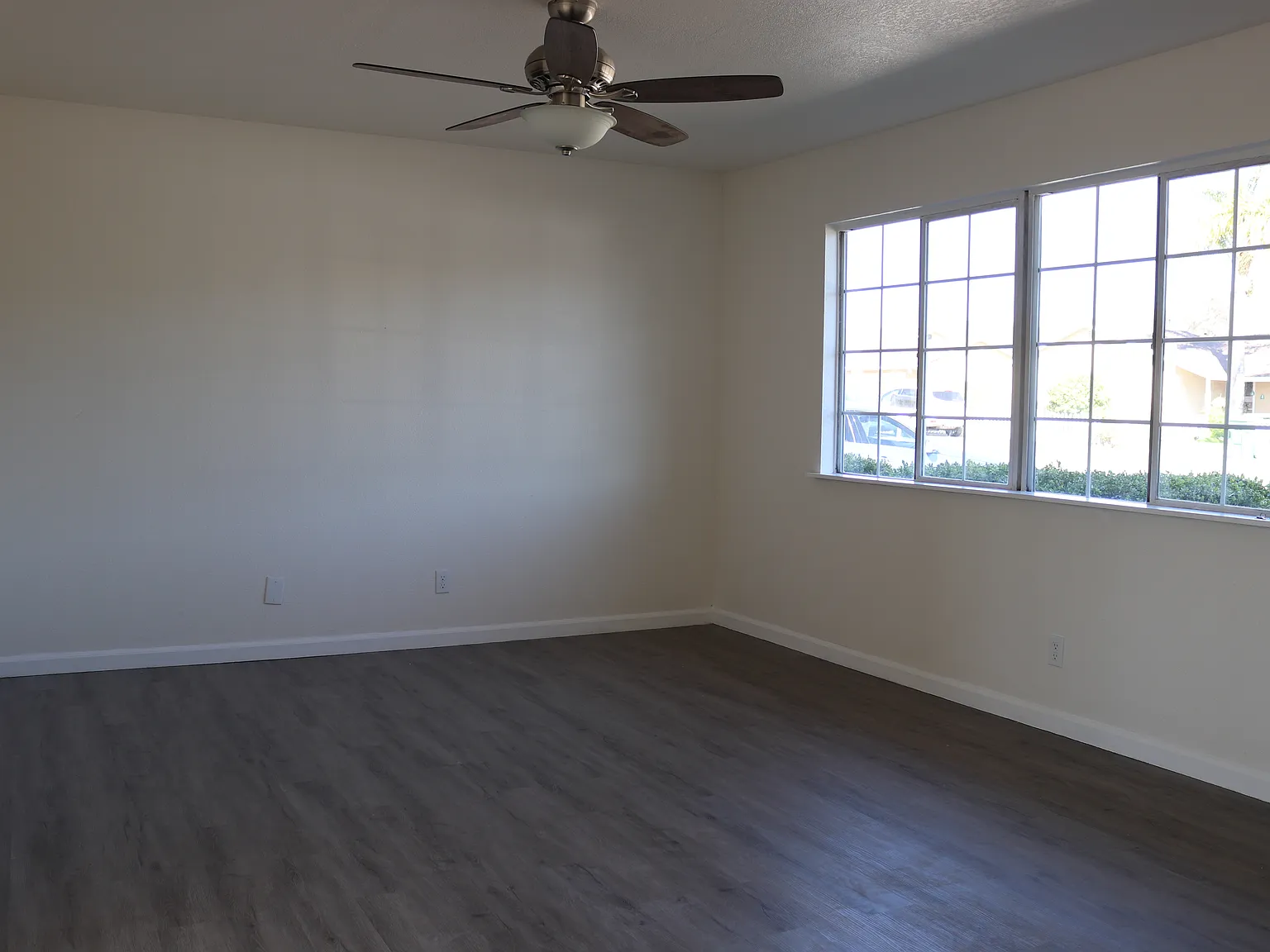 411 N Burton St — Photo 2