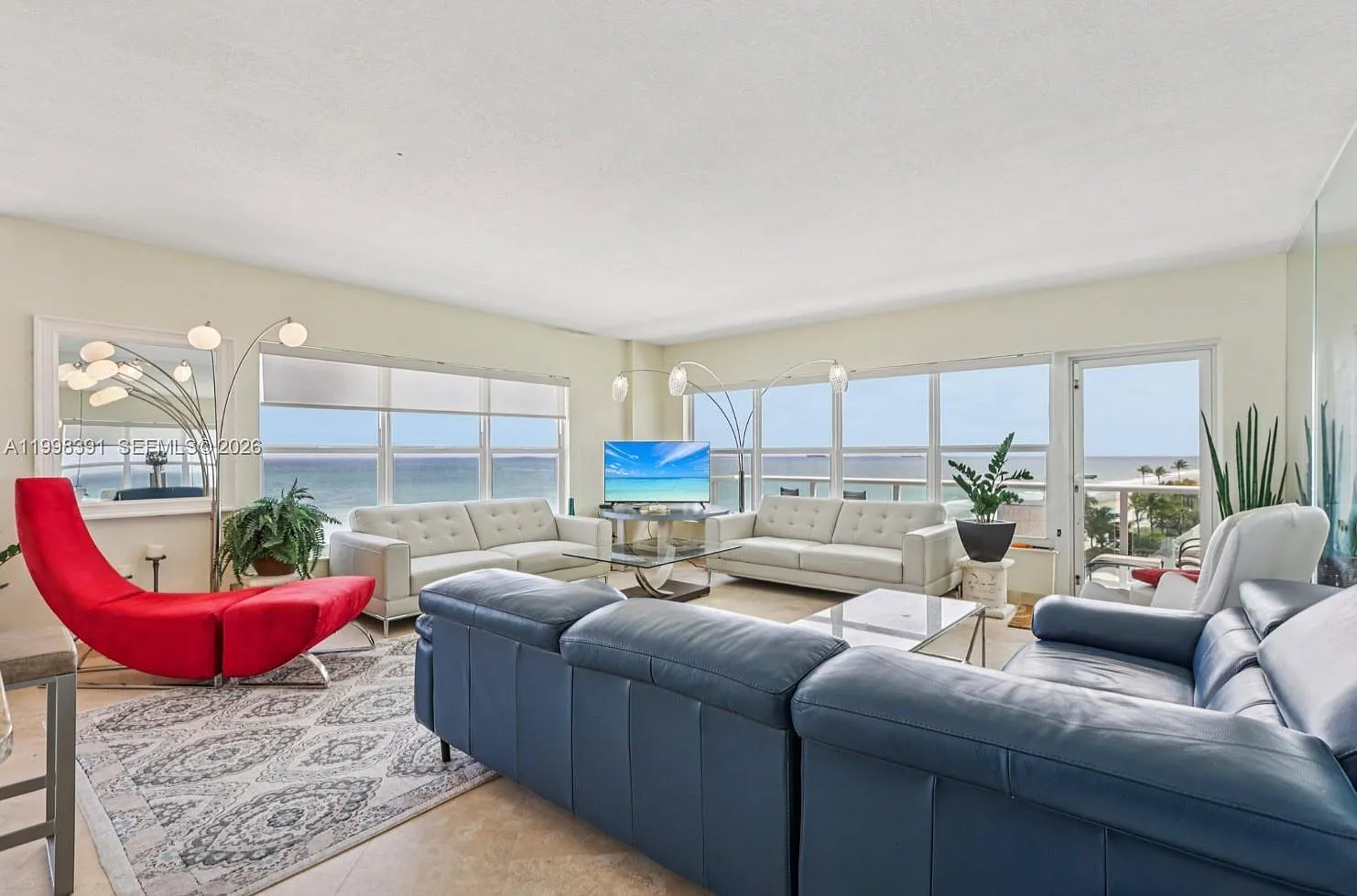 Riviera Condo — Photo 2