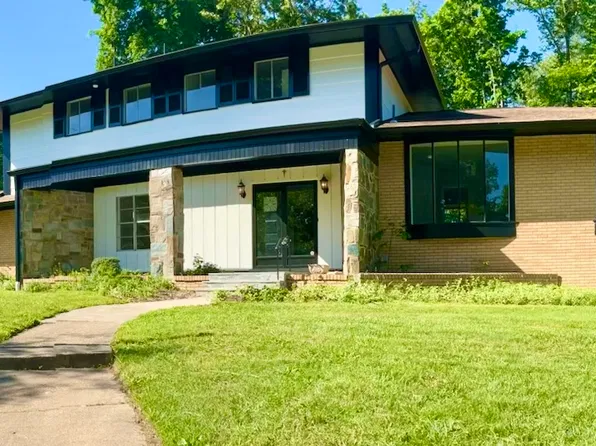 200 Saint Andrews Dr, Fort Washington, MD 20744