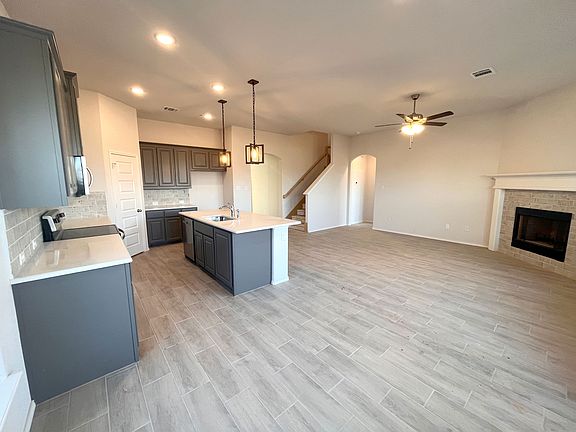 3rd image of 9917 Ginkgo Ln
