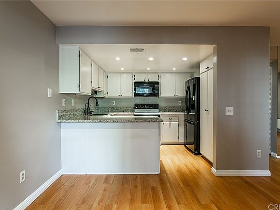 4th image of 18408 Hatteras St Unit 11