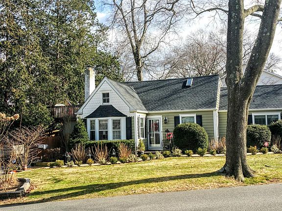3rd image of 50 Meadowbrook Dr