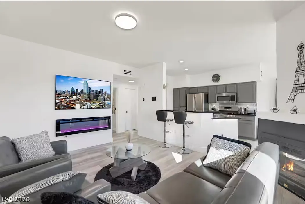 2 bed, 2.0 bath, 1019 sqft, $2,490 — Photo 1