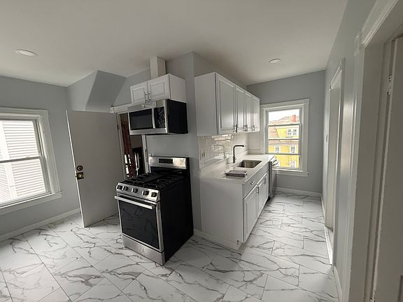 2nd image of 8 Magnolia St Floor 3