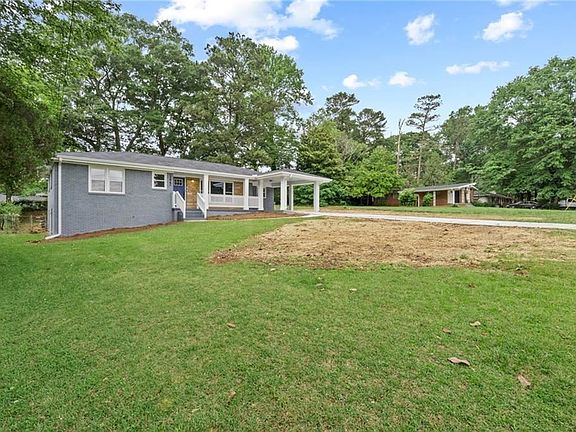 3rd image of 2422 Fontaine Cir