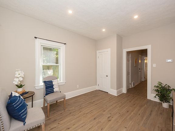 4th image of 2057 Fairview Ave #A