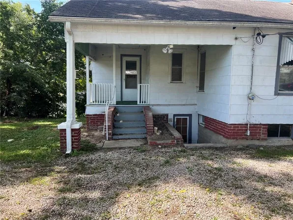 2106 Oscar St, Saint Joseph, MO 64505