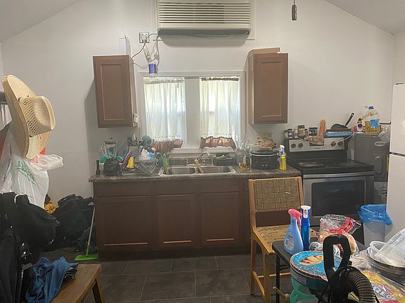 4th image of 3900 N Bellaire Ave