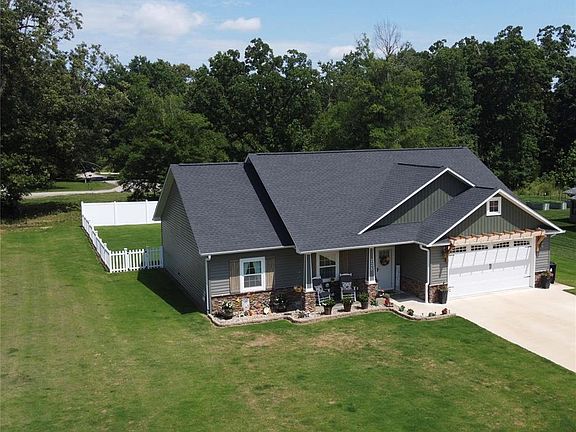 4th image of 225 Ruth Harris Ln