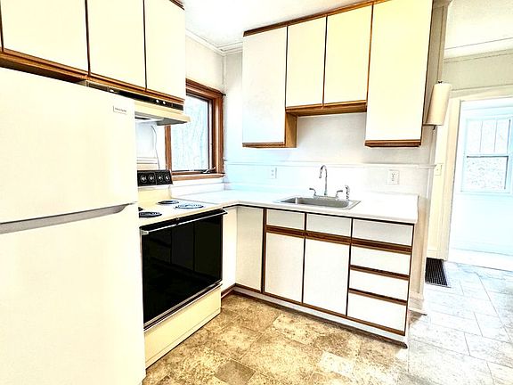 3rd image of 2921 Piedmont Ave