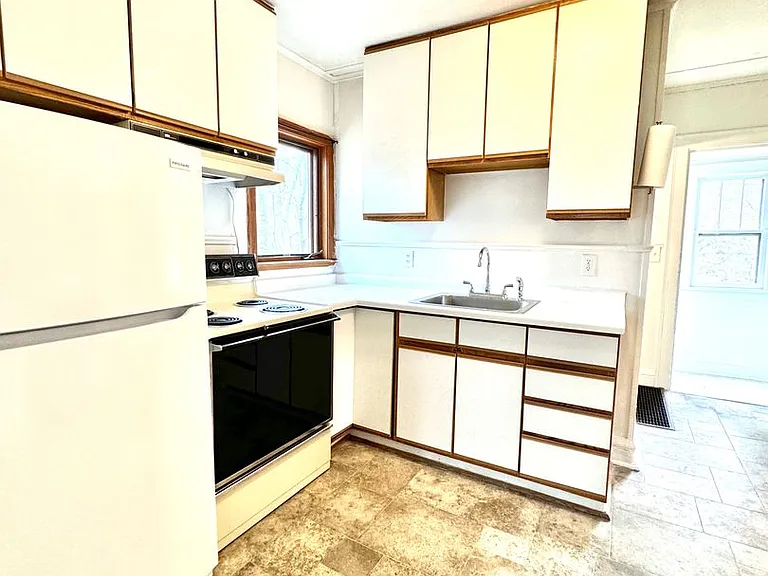 2921 Piedmont Ave — Photo 3