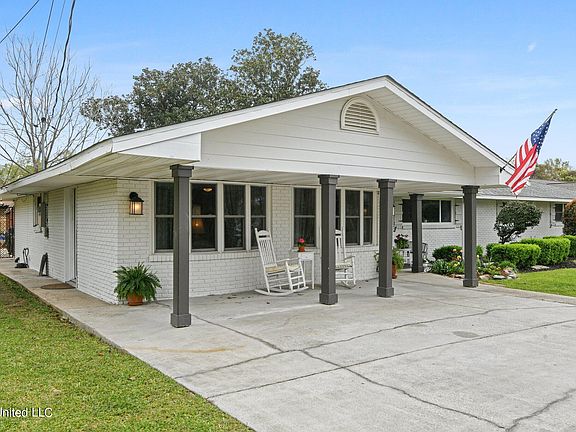 3rd image of 112 Boggs Cir