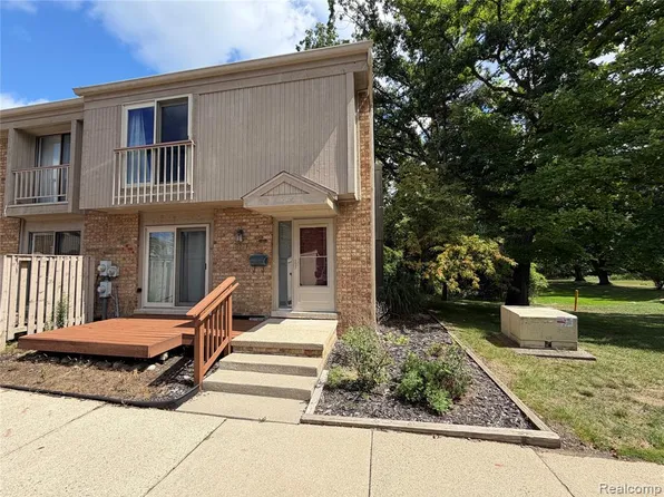 629 Oakbrook W #18, Rochester, MI 48307