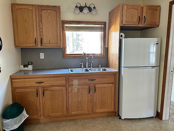 3rd image of 2865 E Burt Rd