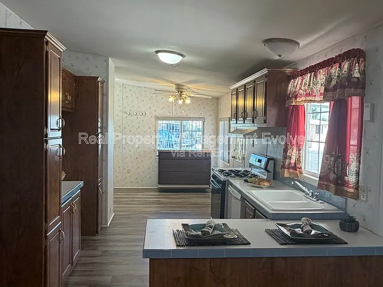 1514 E Muriel Dr — Photo 5