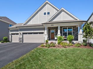 242 S Pointe Ave, South Elgin, IL 60177