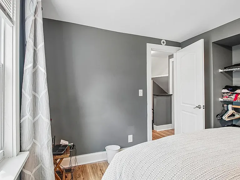 312 Howland Ave — Photo 17