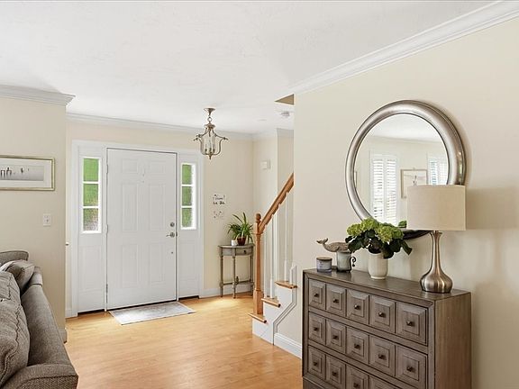 5th image of 37 Sylvia St