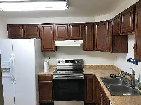 1702 Country Ct photo 1