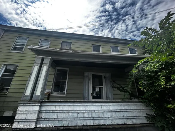 26 7th Ave, Carbondale, PA 18407