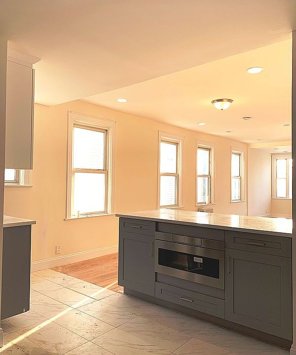 2nd image of 11921 130th St