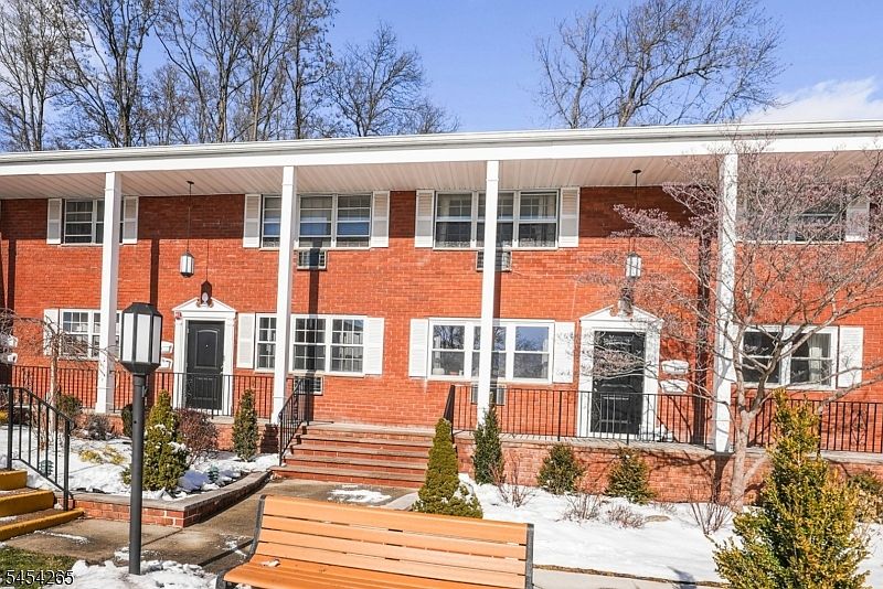 1st image of 45 Wilfred St #19