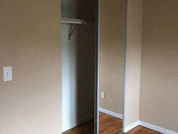 5th image of 204 Greenleaf Ave APT 4B