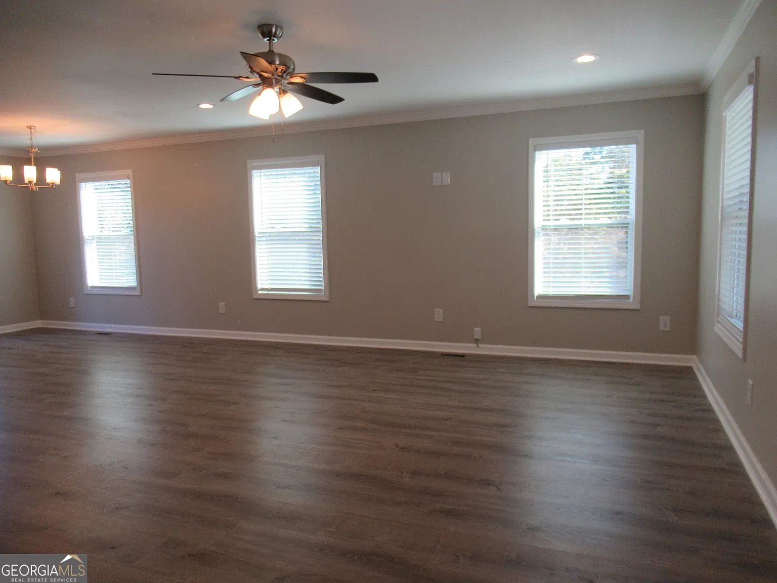 5 bed, 3.5 bath, 2250 sqft, $2,300 — Photo 4