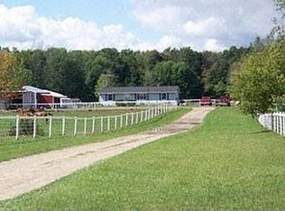 1401 N Cedar Rd, Fowlerville, MI 48836