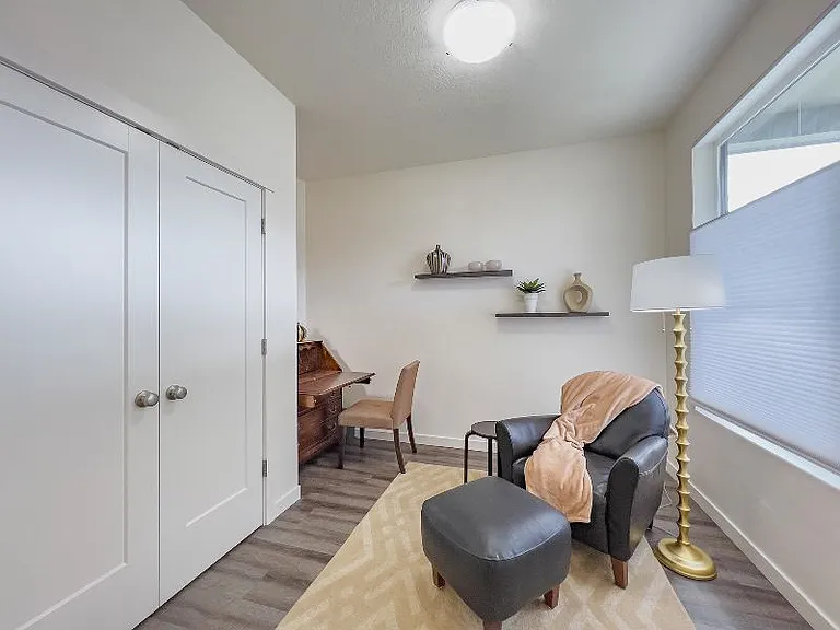 595 Silver Ln — Photo 20
