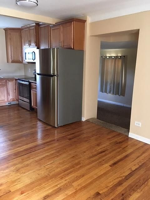2nd image of 2030 Roslyn St