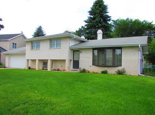 27W610 Warrenville Rd, Warrenville, IL 60555